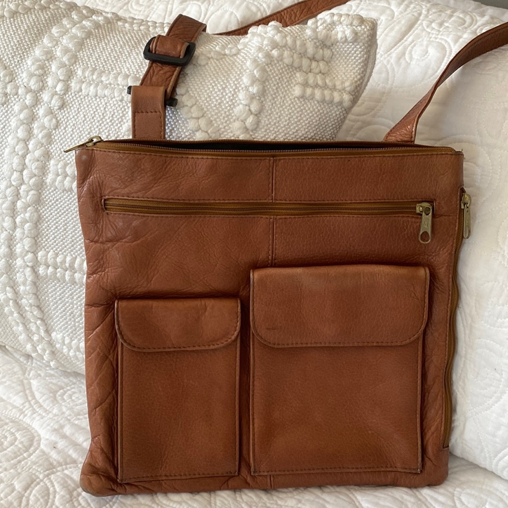 Messenger purse by Hobo